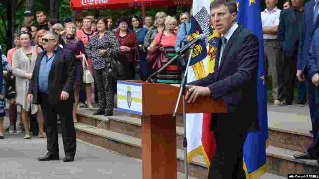 Între timp, Dorin Chirtoacă își continuă alocuțiunea...