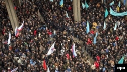 Pro-Russian activists and Crimean Tatar protesters and supporters of Euromaidan face off near the parliament building in Simferopol on February 26, 2014.