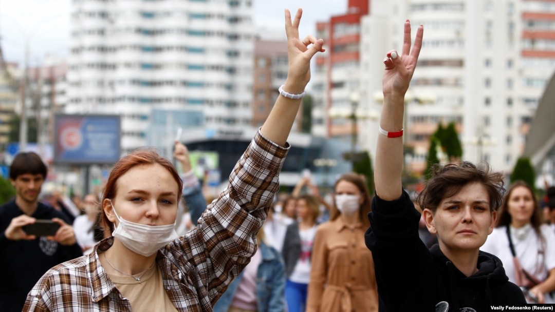 Женщины вышли на демонстрацию против насилия милиции в Беларуси. Минск 20 августа 2020 года