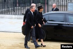 Fostul premier britanic David Cameron sosește la funeraliile Reginei Elisabeta a II-a.