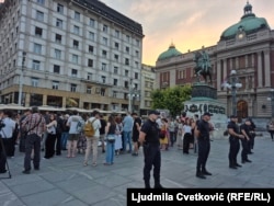 Policija obezbeđuje obeležavanje godišnjice genocida u Srebrenici na Trgu republike u Beogradu, 11. jul 2026.