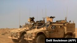 Транспортные средства военных сил США рядом с деревней Суза, восточная провинция Дейр-эз-Зор, недалеко от сирийской границы с Ираком, архивное фото
