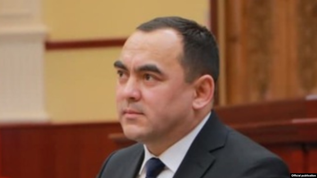 Вазир Тошқулов ётоқхоналар етишмаслигида ректорларни айблади.
