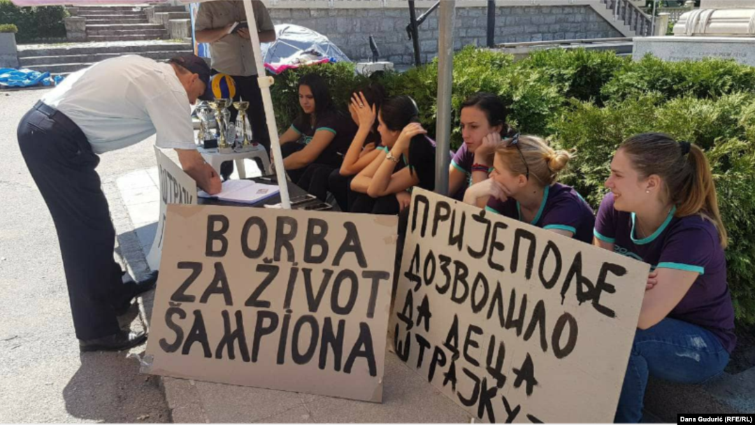Štrajk zbog odluke lokalne samouprave da "Bambi Voleju" za ovu godinu dodeli pedeset hiljada dinara