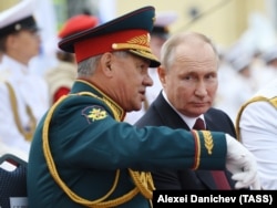 Presidenti rus, Vladimir Putin dhe ministri rus i Mbrojtjes, Sergei Shoigu .