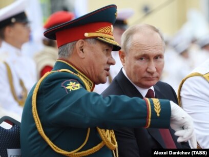 Presidenti rus, Vladimir Putin dhe ministri rus i Mbrojtjes, Sergei Shoigu .