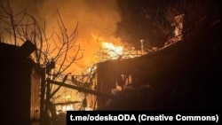 რუსული დრონებით შეტევის შედეგად გამოწვეული ხანძარი ოდესაში(ფოტო არქივიდან)