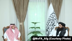 دیدار امیرخان متقی، وزیر خارجۀ حکومت طالبان با فیصل طلق البقمی، سفیر عربستان سعودی در افغانستان
