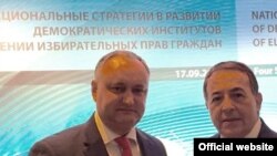 Igor Dodon la Moscova în 2016 cu Luis Ayala, secretarul-general al Internaționalei Socialiste