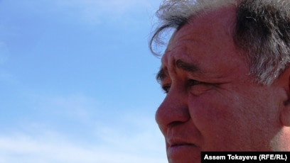 Табиғи жалаңаш кеуделердің фотосуреттері