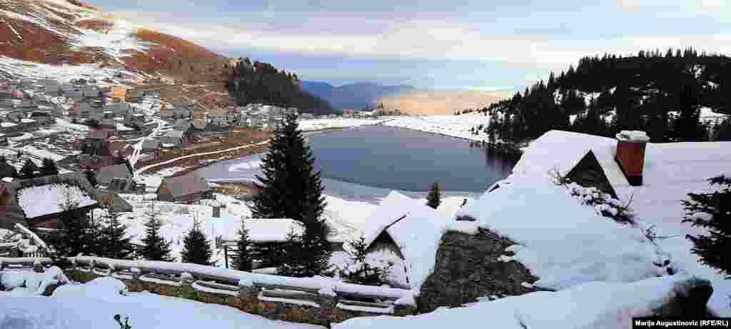 Prokoško jezero 2005. godine proglašeno je Spomenikom prirode, te bi trebalo uživati visoki stepen zaštite.