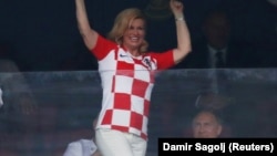 Kolinda Grabar-Kitarović i Vladimir Putin promatraju finalnu utakmicu Svjetskog nogometnog prvenstva, Moskva, 15. srpnja 2018.