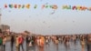 گروهی از مردم بندر عباس در مراسم «روز ملی کودک» در ساحل عطا؛ ۱۶ مهر ۱۴۰۵