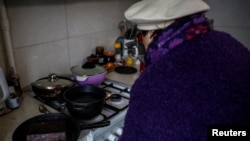 Locuitorii Kievului trebuie să se descurce cum pot fără căldură în case, după atacurile rusești asupra infrastructurii civile. 