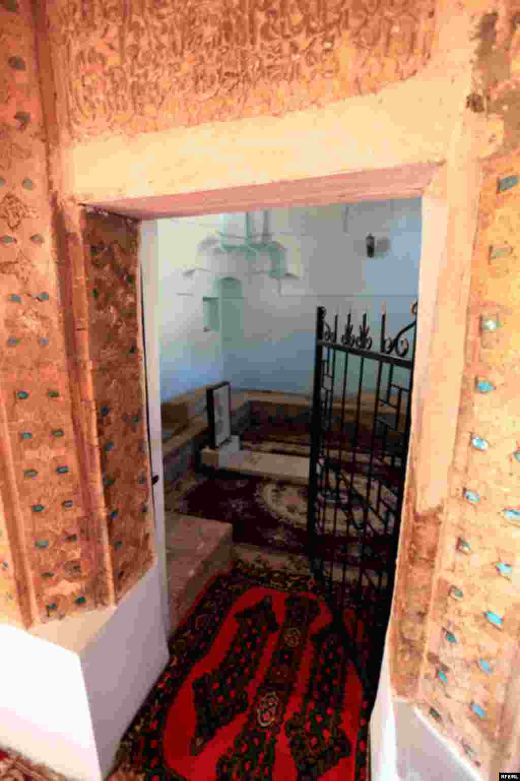 Əlincə qalası və Nəiminin məzarı #27