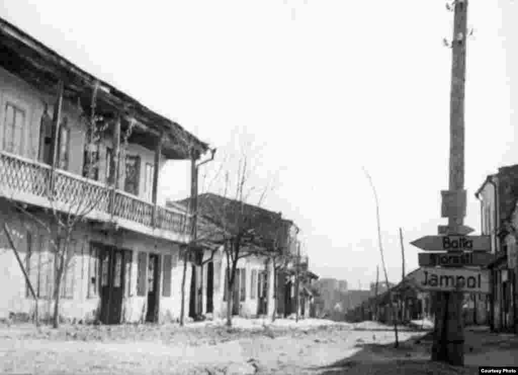 In 1942, la Soroca, după deportarea evreilor... (Foto: Victor Bratu).
