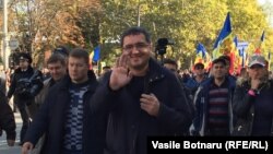 Astăzi în fruntea protestatarilor săi...