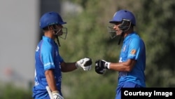 فیصل شینوزاده او عثمان سادات له بنګلدېش سره د لوبې پرمهال