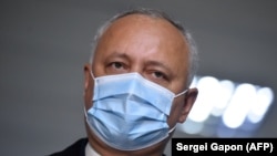 Fostul președinte, Igor Dodon, la secția de votare în timpul alegerilor prezidențiale din noiembrie 2020 pierdute de el în fața Maiei Sandu