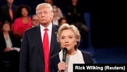 Хиллари Клинтон и Дональд Трамп (из архива избирательной кампании 2016 года)