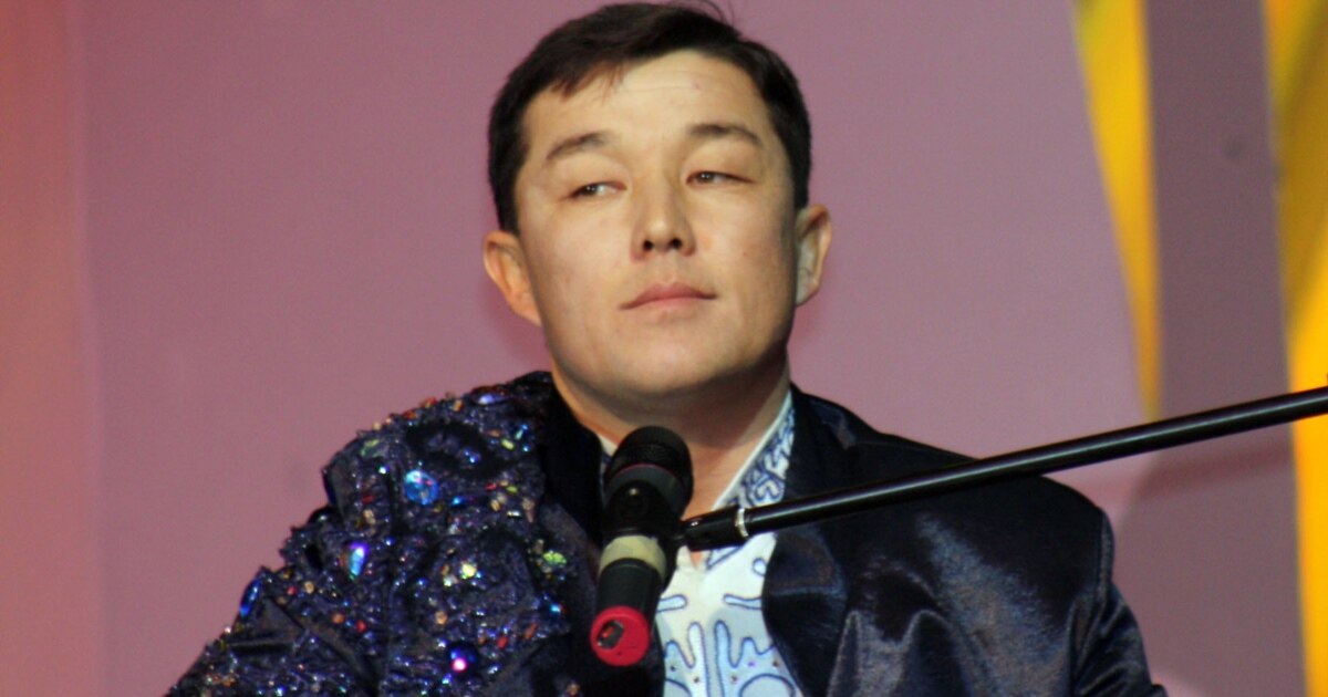 Жарылған секс фотосуреттері Жігіттердің әйелдерін көрсететін белдіктегі порно