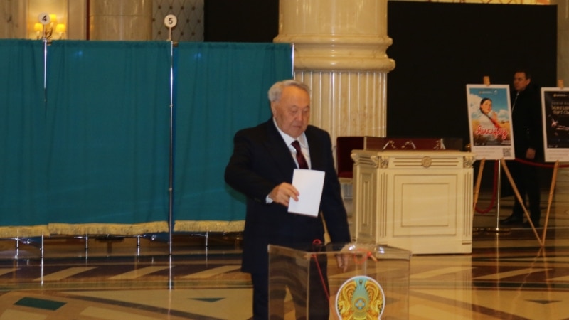 Үкібай: Назарбаев "Аманат" партиясының мүшесі емес, саясатпе