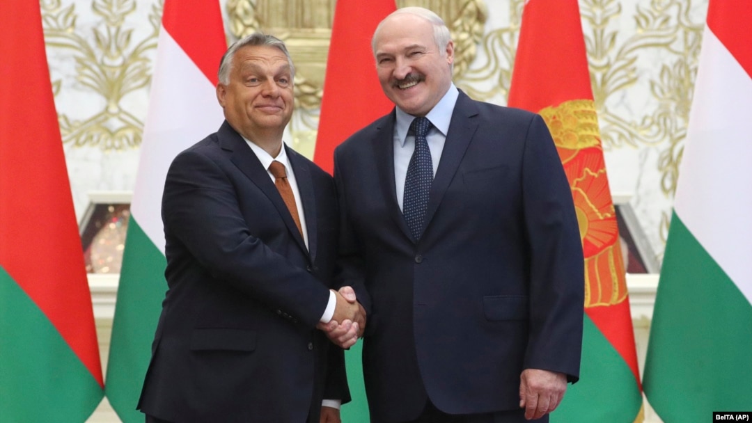 Belarusian ruler Alyaksandr Lukashenka (right) and Hungarian Prime Minister Viktor Orban in Minsk in 2020