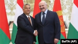 Belarusian ruler Alyaksandr Lukashenka (right) and Hungarian Prime Minister Viktor Orban in Minsk in 2020