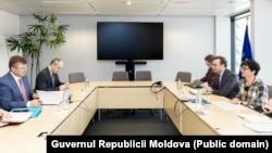 Reprezentanți ai Biroului pentru reintegrare (stânga) și o delegație a UE în frunte cu Marta Kos, comisara europeană pentru extindere. La întâlnire s-a discutat inclusiv despre procesul de reglementare transnistreană și promovarea politicilor de reintegrare, Chișinău, 17 martie