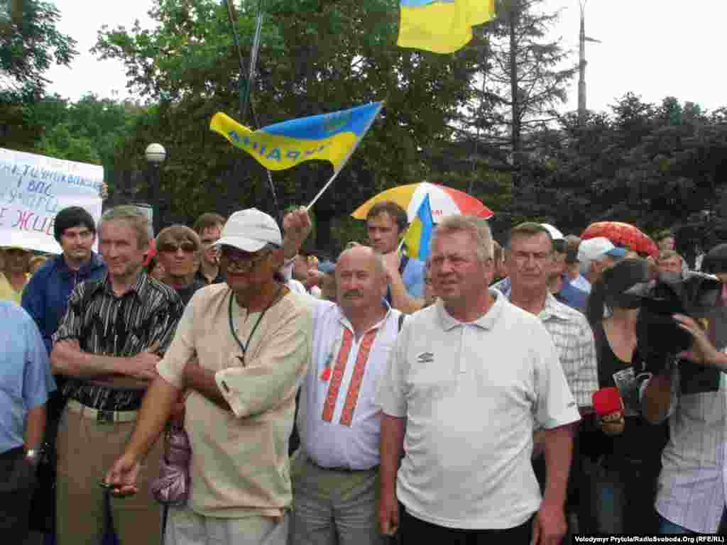 Учасники акції вважають, що українців у Криму дискримінують за мовною ознакою.