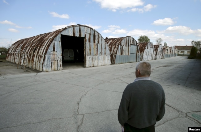 Depot e “Veleprometit” në Vukovar, ku Ushtria Popullore Jugosllave (JNA) e asaj kohe kishte ngritur një kamp përmes të cilit kaluan më shumë se 10.000 persona në periudhën nga shtatori i vitit 1991 deri në prill të vitit 1992.