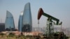 Нафтова установка на тлі хмарочосів у Баку, Азербайджан (фото ілюстративне)