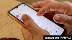 Казахстанка пользуется мессенджером Мах. Уральск, 2 апреля 2026