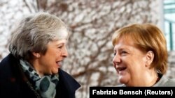 Theresa May i Angela Merkel u Berlinu, 11. decembar 2018.