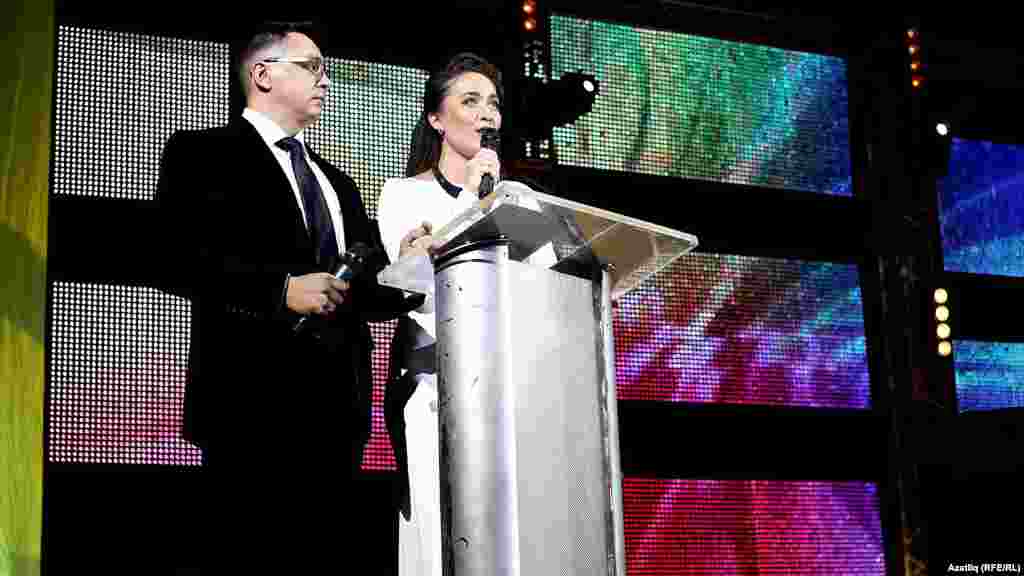 "Ике артист" проектының сценарий авторы, алып баручы Гөлназ Сәфәрова һәм Искәндәр Хәйруллин 