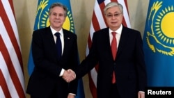 Kazakh President Qasym-Zhomart Toqaev (right) shakes hands with U.S. Secretary of State Antony Blinken during a meeting in Astana on February 28.
