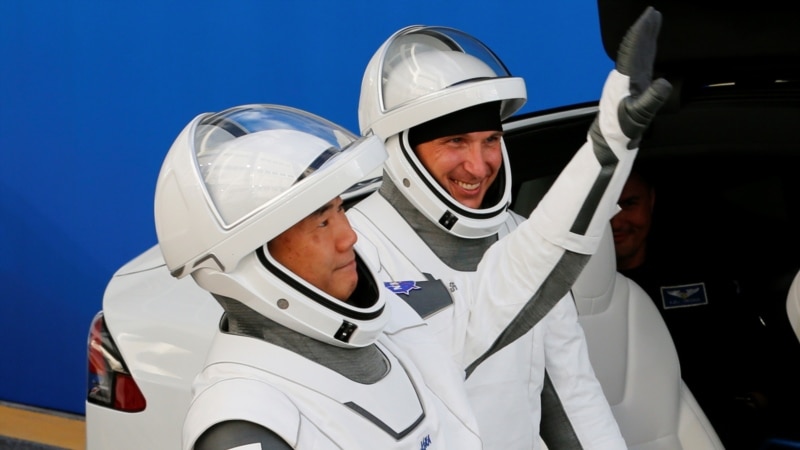 SpaceX kthen me sukses astronautët në Tokë