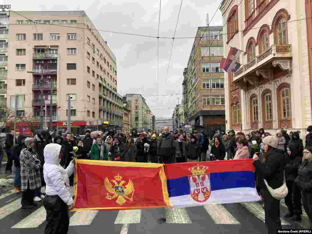 U više gradova u Srbije studenti, građani i aktivisti zastali su na 29 minuta kako bi u tišinini odali počast poginulima u padu nadstrešnice u Novom Sadu, ubijenima u Arilju i na Cetinju u Crnoj Gori, u Beogradu, 3. januara 2025.