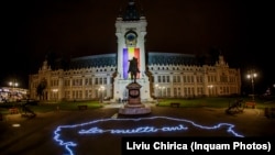 Palatul Culturii din Iasi luminat cu ocazia sarbatorilor de iarna, marti, 1 decembrie 2019. Inquam Photos/Liviu Chirica