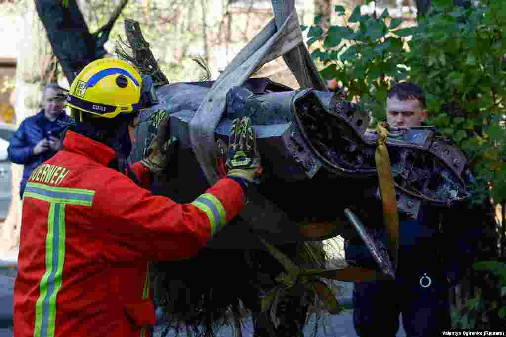 Уламки ракети, яка влучила в житлову п&rsquo;ятиповерхівку в Києві внаслідок ранкової атаки передали компетентним підрозділам для подальшого вивчення