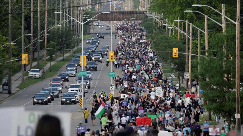 Kanadezët marshojnë kundër islamofobisë