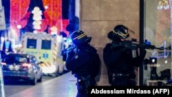 Полицајци трагаат по напаѓачот во Стразбур