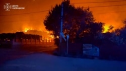 Пожежа після російського удару по складу в селі Мила Бучанського району на Київщині. Це фото ДСНС оприлюднила 29 серпня 2026 року