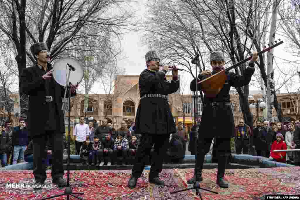 مراسم چهارشنبه&zwnj;سوری در بازار بزرگ تبریز.