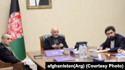 محمد اشرف غنی در جریان کنفرانس ویدیویی با والیان