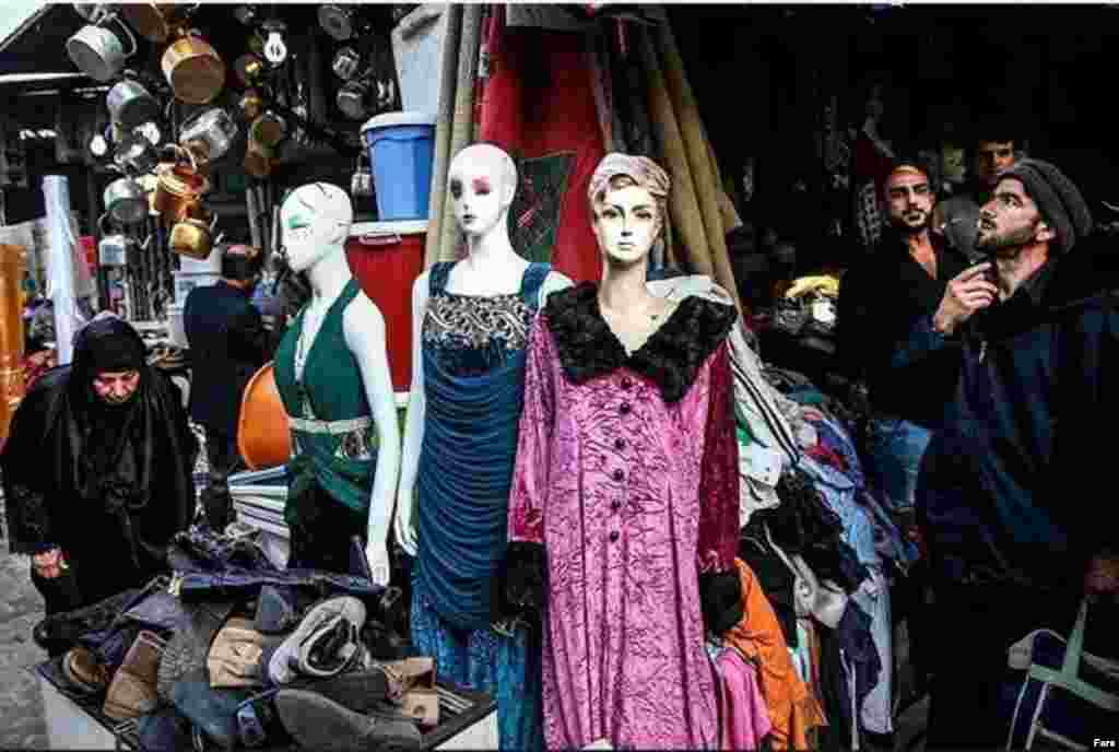 بازار کربلا؛&zwnj; بازار سنتی کربلا، یکی از اصلی ترین بازار&zwnj;های این شهر برای خرید مایحتاج روزانه مردم این است.