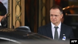 Șeful echipei ruse de negocieri, Vladimir Medinsky, la ieșirea dintr-o rundă de negocieri intre Rusia și Ucraina. Geneva 18 februarie, 2026.