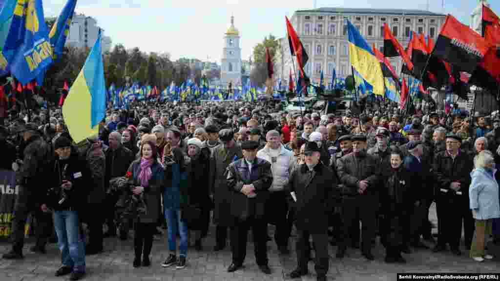 Перед ходою організатори влаштували мітинг, на якому виступили представники ВО &laquo;Свобода&raquo;, &laquo;Правого сектору&raquo; та інших націоналістичних сил