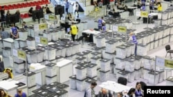 Një qendër e numërimit të votave në Shqipëri.