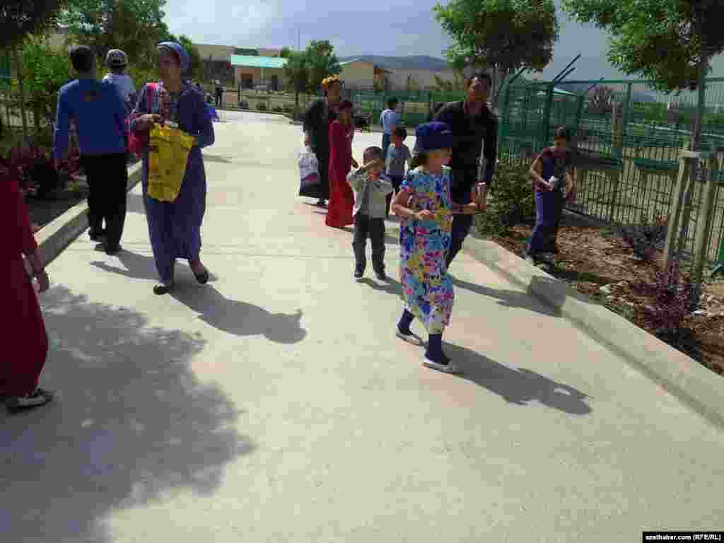 Dyn&ccedil; g&uuml;ni ha&yacute;wanat bagynda